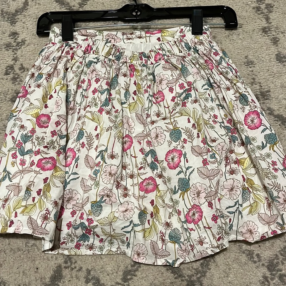 Floral girls skirt size L
